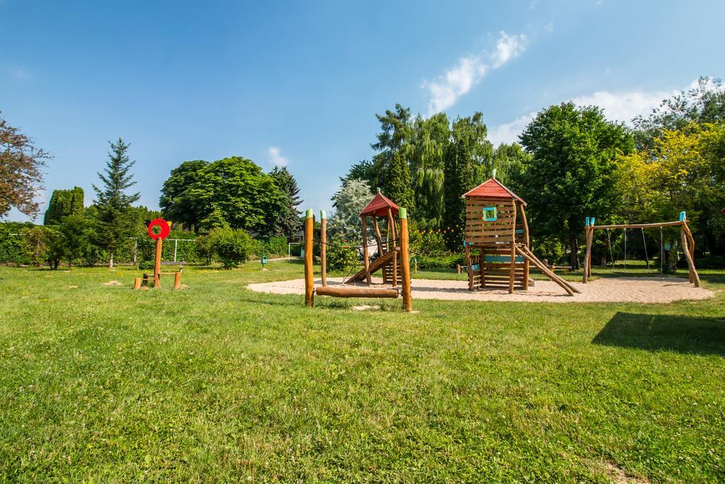 Penzion V Parku Cejkovice  Bagian luar foto