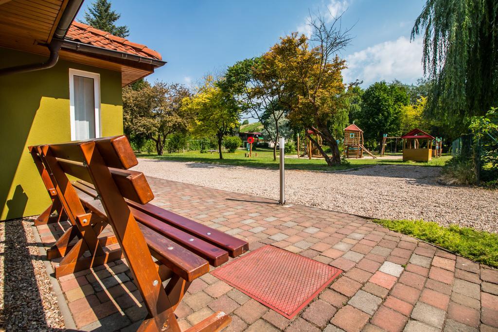 Penzion V Parku Cejkovice  Bagian luar foto
