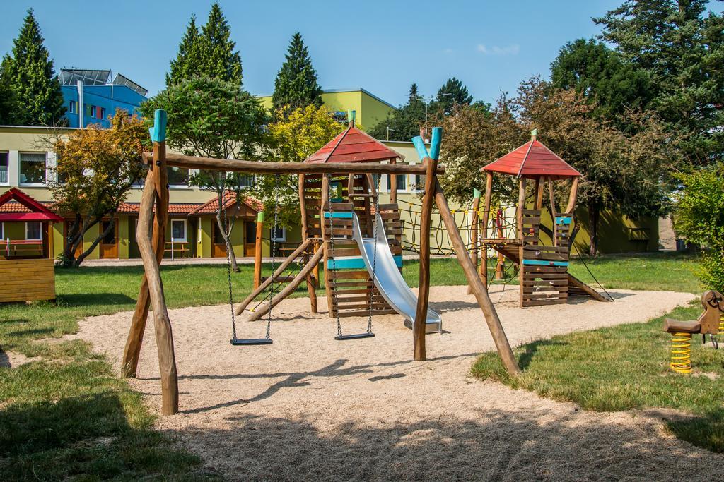Penzion V Parku Cejkovice  Bagian luar foto