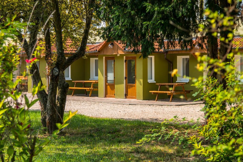 Penzion V Parku Cejkovice  Bagian luar foto