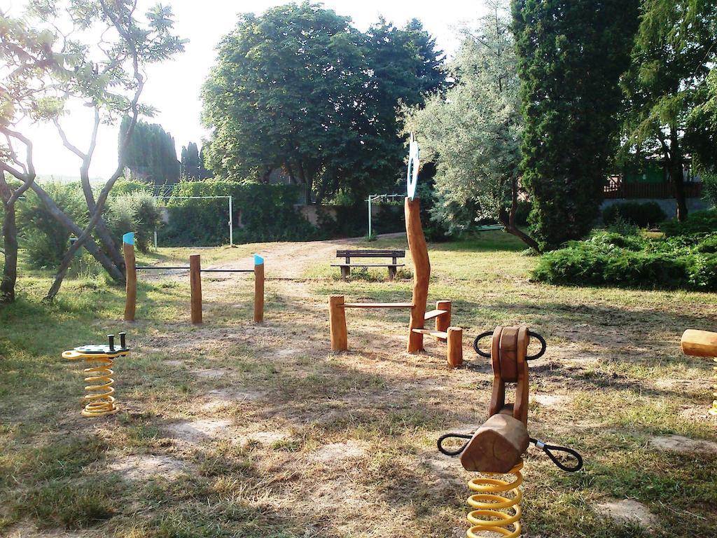 Penzion V Parku Cejkovice  Bagian luar foto