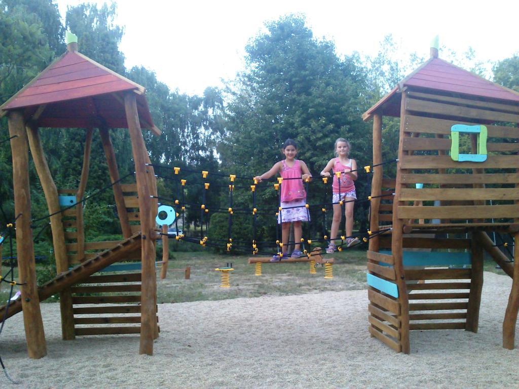 Penzion V Parku Cejkovice  Bagian luar foto
